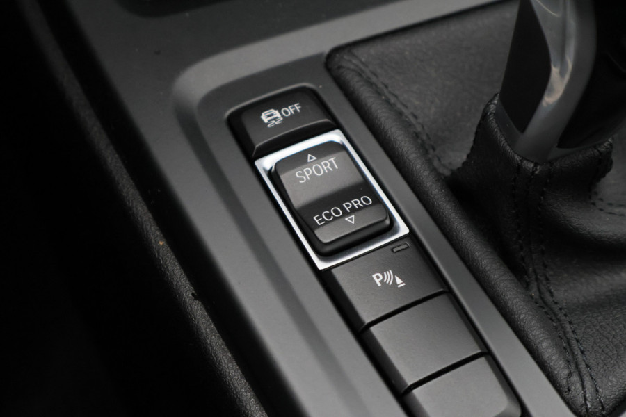 BMW X1 sDrive18i High Executive Edition LED, Navigatie, Sportstoelen, Stoelverwarming, PDC