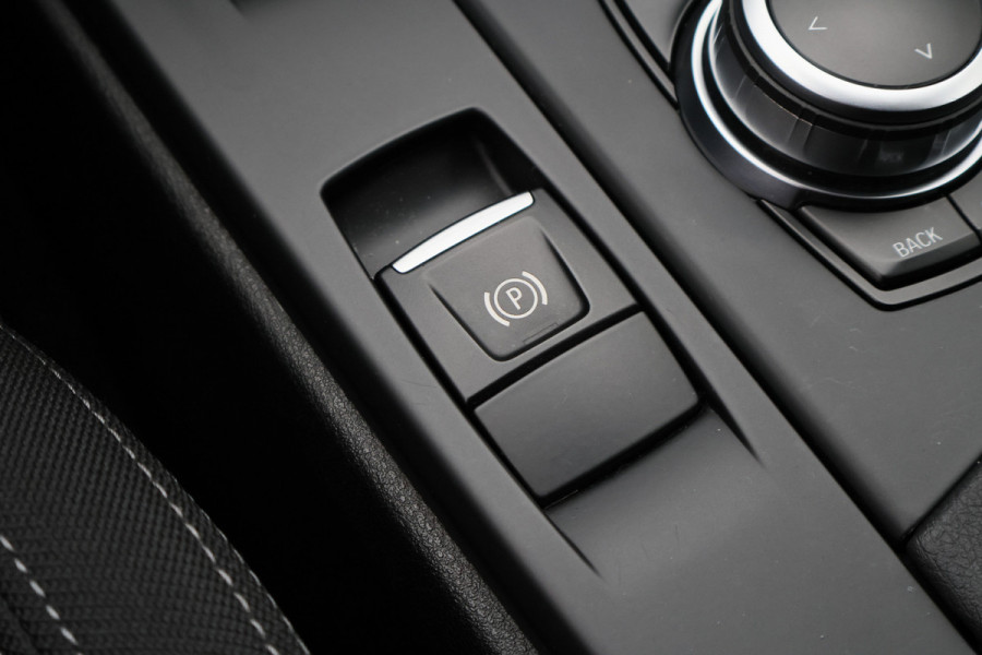 BMW X1 sDrive18i High Executive Edition LED, Navigatie, Sportstoelen, Stoelverwarming, PDC