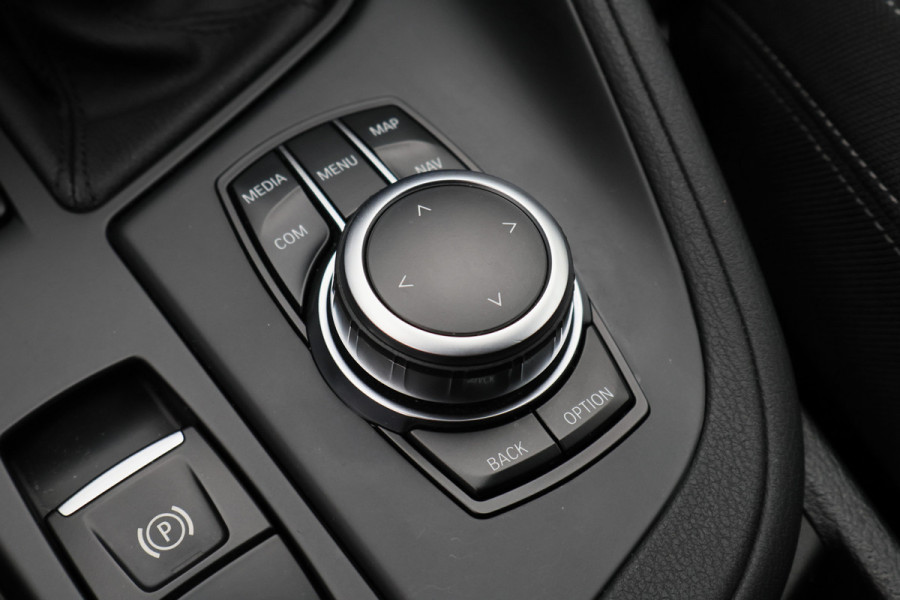 BMW X1 sDrive18i High Executive Edition LED, Navigatie, Sportstoelen, Stoelverwarming, PDC
