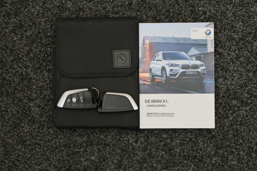 BMW X1 sDrive18i High Executive Edition LED, Navigatie, Sportstoelen, Stoelverwarming, PDC