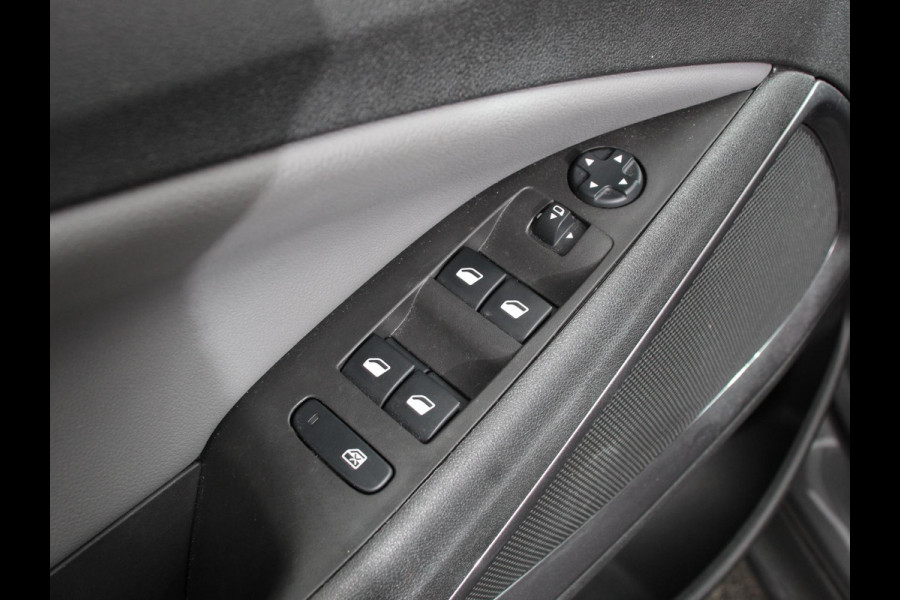 Opel Crossland X 1.2 Turbo Innovation Climate control Cruise control Lichtmetalen velgen Navigatie Apple Carplay/ Android Auto Parkeersensoren Camera Trekhaak Stoelverwarming