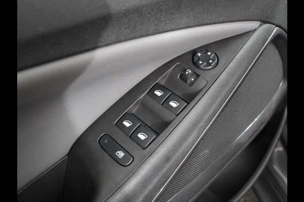 Opel Crossland X 1.2 Turbo Innovation Climate control Cruise control Lichtmetalen velgen Navigatie Apple Carplay/ Android Auto Parkeersensoren Camera Trekhaak Stoelverwarming