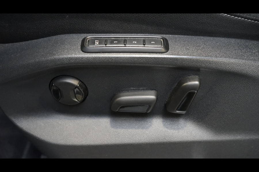 Volkswagen Tiguan 2.0 TSI 3x R-Line AUTOMAAT-360 CAM-ACC-HUD-KEYLESS-LEDER-MEMORY-NAVIGATIE-PANORAMA-VIRTUEEL-TREKHAAK