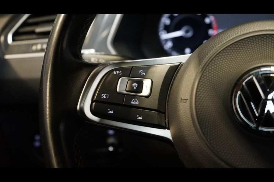 Volkswagen Tiguan 2.0 TSI 3x R-Line AUTOMAAT-360 CAM-ACC-HUD-KEYLESS-LEDER-MEMORY-NAVIGATIE-PANORAMA-VIRTUEEL-TREKHAAK