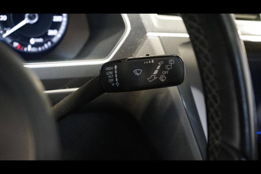Volkswagen Tiguan 2.0 TSI 3x R-Line AUTOMAAT-360 CAM-ACC-HUD-KEYLESS-LEDER-MEMORY-NAVIGATIE-PANORAMA-VIRTUEEL-TREKHAAK