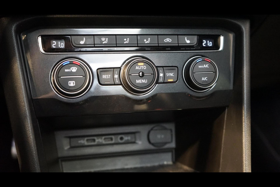 Volkswagen Tiguan 2.0 TSI 3x R-Line AUTOMAAT-360 CAM-ACC-HUD-KEYLESS-LEDER-MEMORY-NAVIGATIE-PANORAMA-VIRTUEEL-TREKHAAK