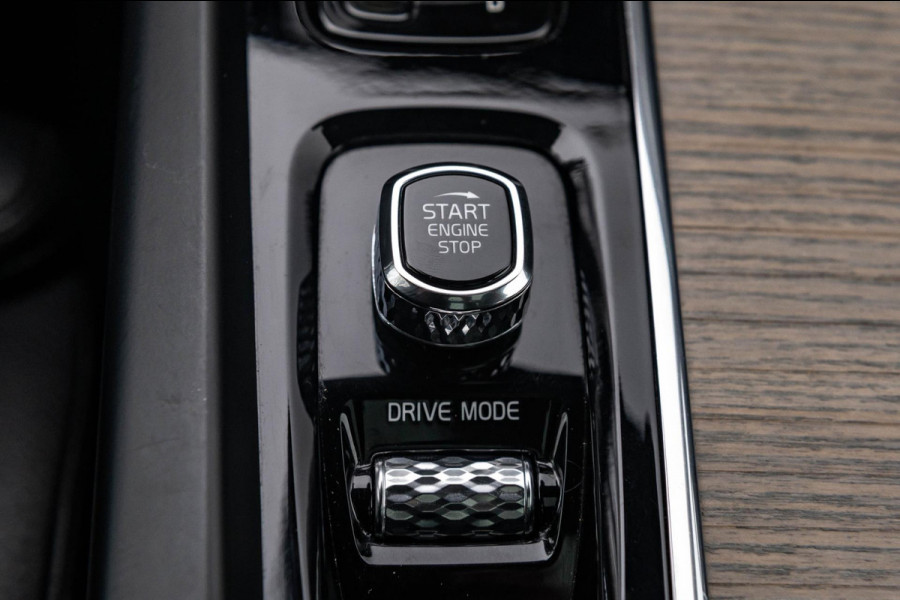 Volvo XC60 2.0 Recharge T8 AWD Inscription SOH 100% I Panoramadak I Leder I Memory I Comfortstoelen I Camera I Led I autopilot I