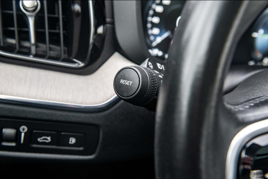 Volvo XC60 2.0 Recharge T8 AWD Inscription SOH 100% I Panoramadak I Leder I Memory I Comfortstoelen I Camera I Led I autopilot I