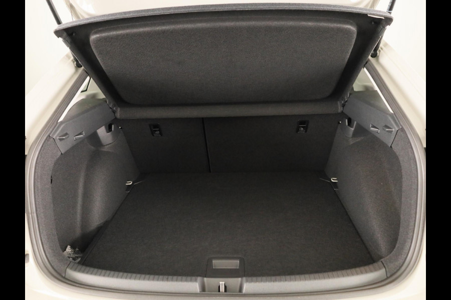 Volkswagen Taigo Life Edition 1.0 TSI 95 PK 5 versn. Hand | Climatronic | Trekhaak | Stoelverwarming | Camera |