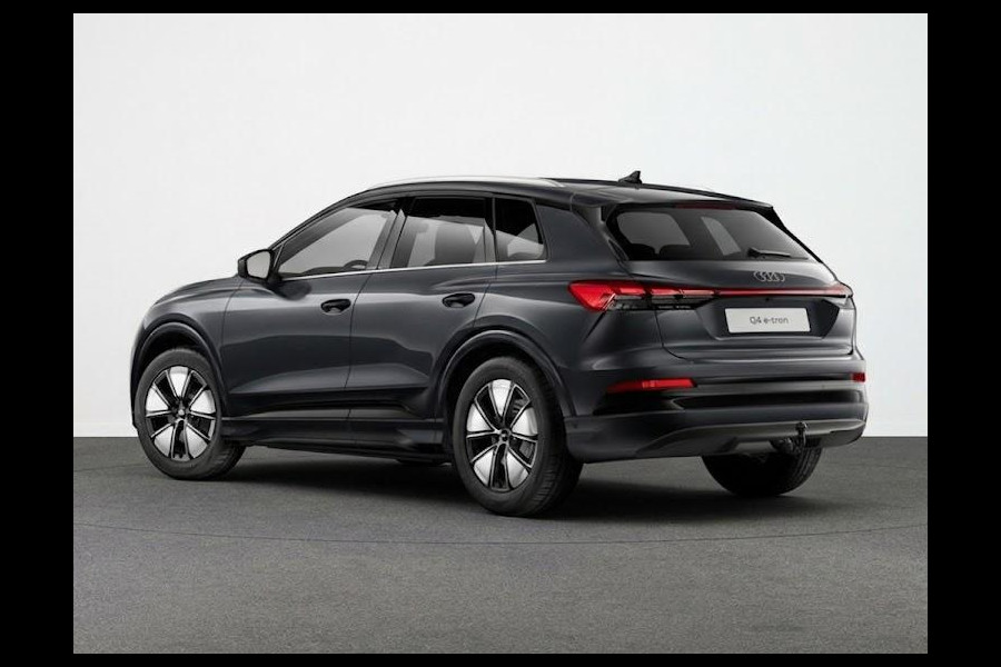 Audi Q4 e-tron Advanced edition 63 kWh 204 pk | Techniekpakket plus | Privacy glas | Lichtpakket plus ambient light | Trekhaak |