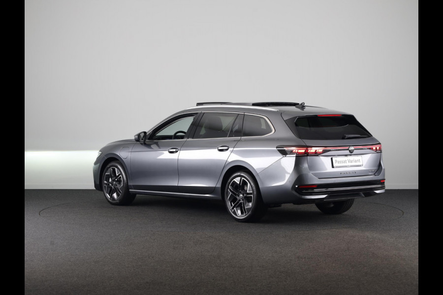 Volkswagen Passat Variant Elegance Business 1.5 eHybrid 150 kW / 204 pk | Private lease vanaf €895 | Panoramaschuif/kanteldak, Lederen interieur, Stoelventilatie en massage