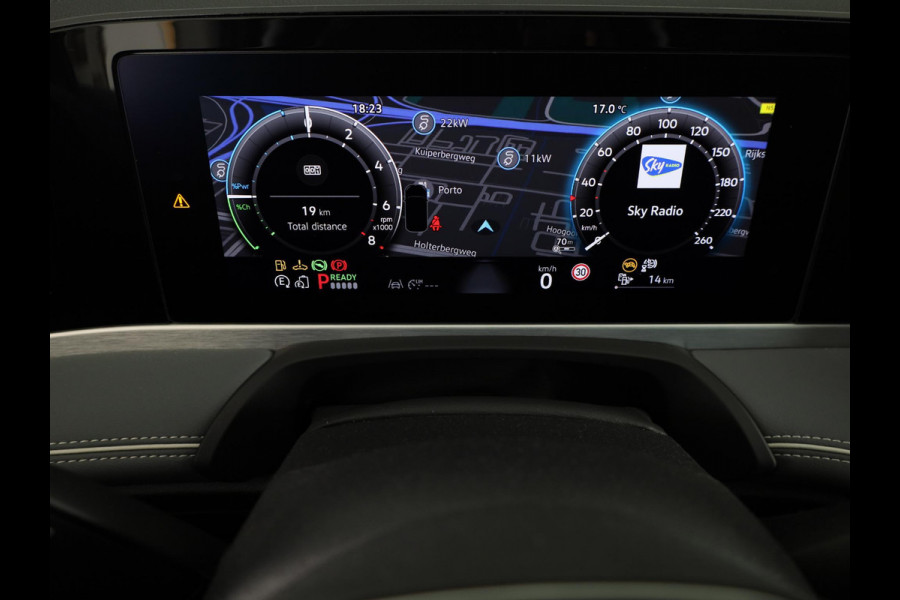 Volkswagen Passat Variant Elegance Business 1.5 eHybrid 150 kW / 204 pk | Private lease vanaf €895 | Panoramaschuif/kanteldak, Lederen interieur, Stoelventilatie en massage