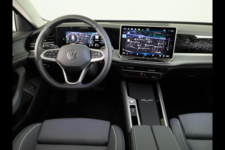 Volkswagen Passat Variant Elegance Business 1.5 eHybrid 150 kW / 204 pk | Private lease vanaf €895 | Panoramaschuif/kanteldak, Lederen interieur, Stoelventilatie en massage