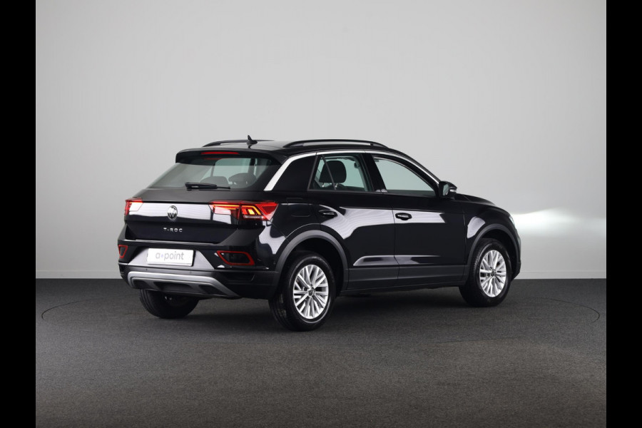 Volkswagen T-Roc 1.5 TSI Life 150 pk Automaat (DSG) | Navigatie via App | Parkeersensoren (Park assist) | Achteruitrijcamera | Autom. airco | Stoelverwarming |