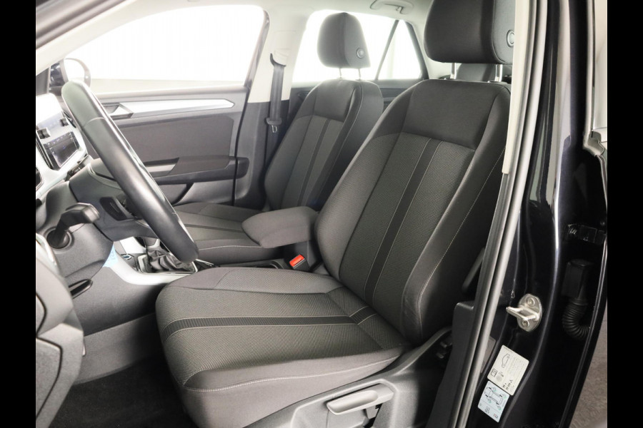 Volkswagen T-Roc 1.5 TSI Life 150 pk Automaat (DSG) | Navigatie via App | Parkeersensoren (Park assist) | Achteruitrijcamera | Autom. airco | Stoelverwarming |
