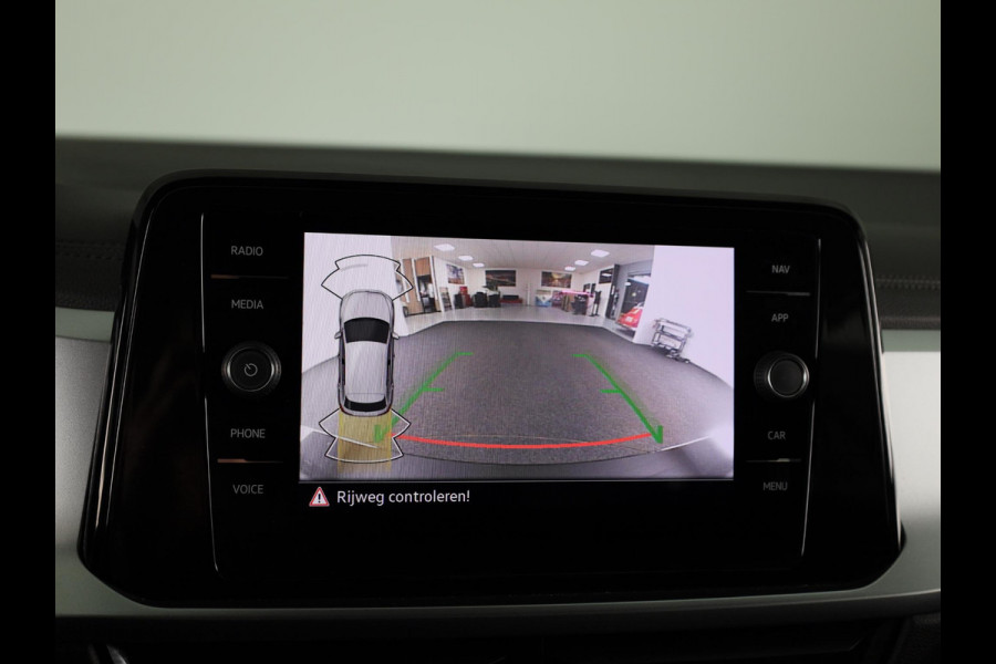 Volkswagen T-Roc 1.5 TSI Life 150 pk Automaat (DSG) | Navigatie via App | Parkeersensoren (Park assist) | Achteruitrijcamera | Autom. airco | Stoelverwarming |