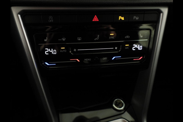 Volkswagen T-Roc 1.5 TSI Life 150 pk Automaat (DSG) | Navigatie via App | Parkeersensoren (Park assist) | Achteruitrijcamera | Autom. airco | Stoelverwarming |
