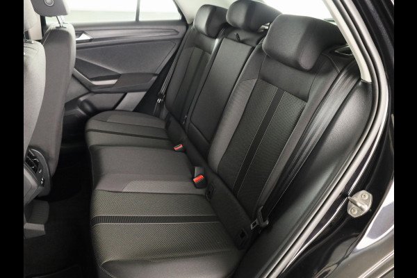 Volkswagen T-Roc 1.5 TSI Life 150 pk Automaat (DSG) | Navigatie via App | Parkeersensoren (Park assist) | Achteruitrijcamera | Autom. airco | Stoelverwarming |