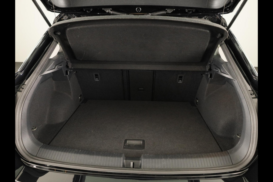 Volkswagen T-Roc 1.5 TSI Life 150 pk Automaat (DSG) | Navigatie via App | Parkeersensoren (Park assist) | Achteruitrijcamera | Autom. airco | Stoelverwarming |