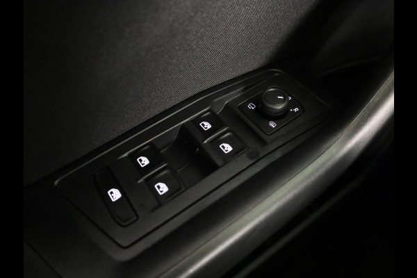 Volkswagen T-Roc 1.5 TSI Life 150 pk Automaat (DSG) | Navigatie via App | Parkeersensoren (Park assist) | Achteruitrijcamera | Autom. airco | Stoelverwarming |