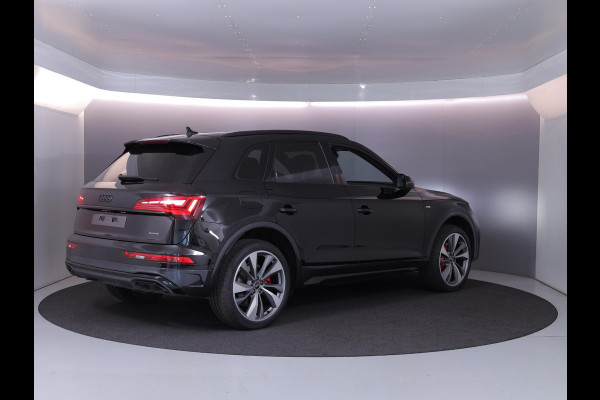 Audi Q5 50 TFSI e S edition Competition 299pk | Panoramadak | Head up Display | Trekhaak | B&O Audio | Elektrisch verstelbare voorstoelen