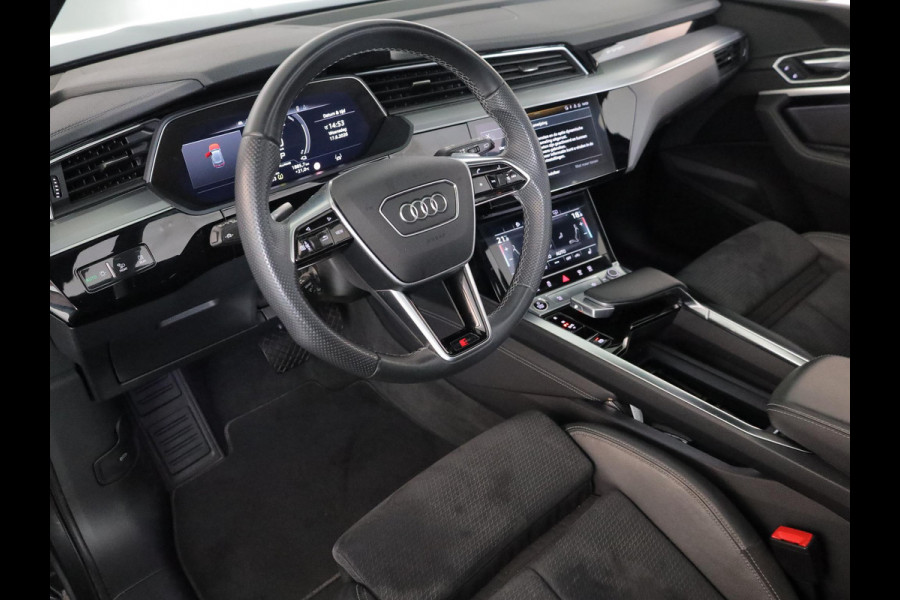 Audi e-tron 55 quattro S edition 95 kWh 408 pk | SOH 95,66% | Navigatie | Panoramadak | Parkeersensoren | Achteruitrijcamera | Matrix LED koplampen | Stoelverwarming | S-Line |