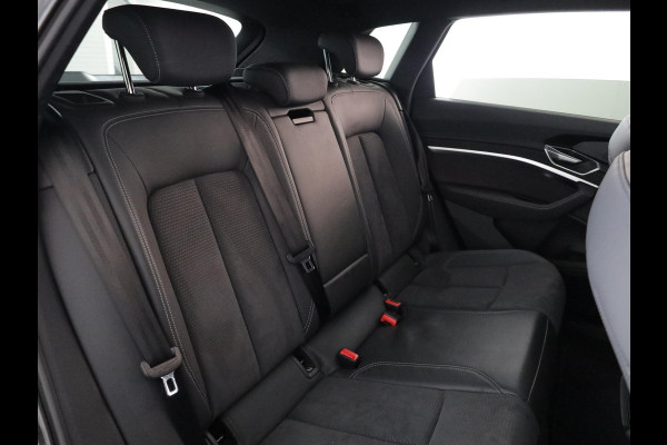 Audi e-tron 55 quattro S edition 95 kWh 408 pk | SOH 95,66% | Navigatie | Panoramadak | Parkeersensoren | Achteruitrijcamera | Matrix LED koplampen | Stoelverwarming | S-Line |
