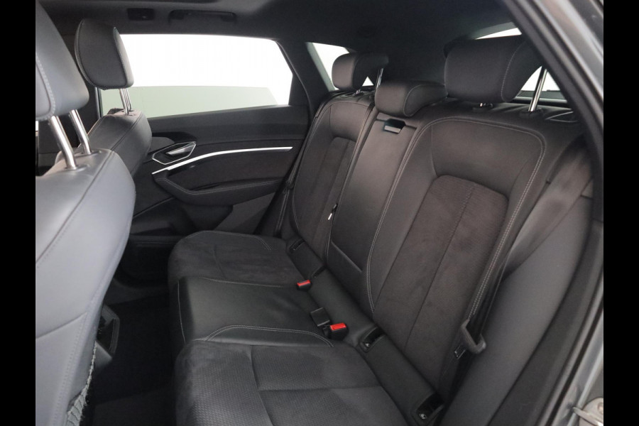 Audi e-tron 55 quattro S edition 95 kWh 408 pk | SOH 95,66% | Navigatie | Panoramadak | Parkeersensoren | Achteruitrijcamera | Matrix LED koplampen | Stoelverwarming | S-Line |
