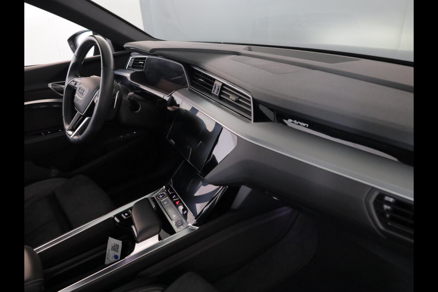 Audi e-tron 55 quattro S edition 95 kWh 408 pk | SOH 95,66% | Navigatie | Panoramadak | Parkeersensoren | Achteruitrijcamera | Matrix LED koplampen | Stoelverwarming | S-Line |