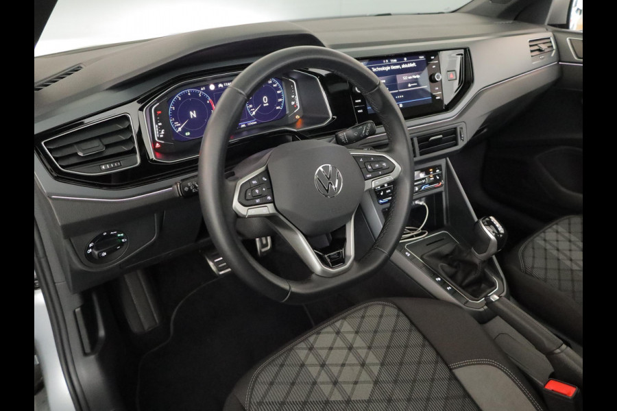 Volkswagen Polo 1.0 TSI R-Line Edition 95 pk | Automaat | Panoramisch schuif/kantel dak | Verwarmbare voorstoelen