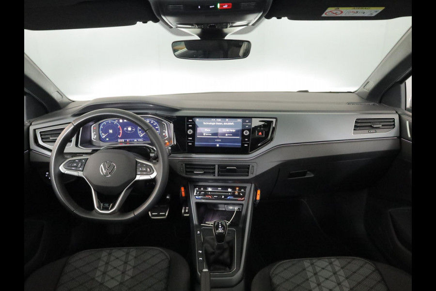 Volkswagen Polo 1.0 TSI R-Line Edition 95 pk | Automaat | Panoramisch schuif/kantel dak | Verwarmbare voorstoelen