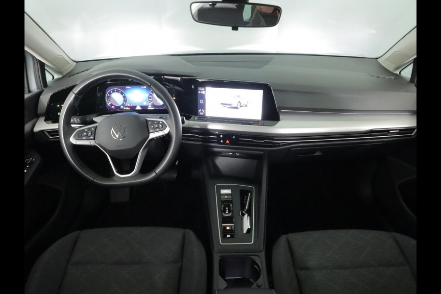 Volkswagen Golf 1.5 eTSI Life VARIANT 150PK DSG | Navigatie | Stoelverwarming | Trekhaak |