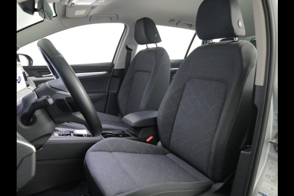 Volkswagen Golf 1.5 eTSI Life VARIANT 150PK DSG | Navigatie | Stoelverwarming | Trekhaak |