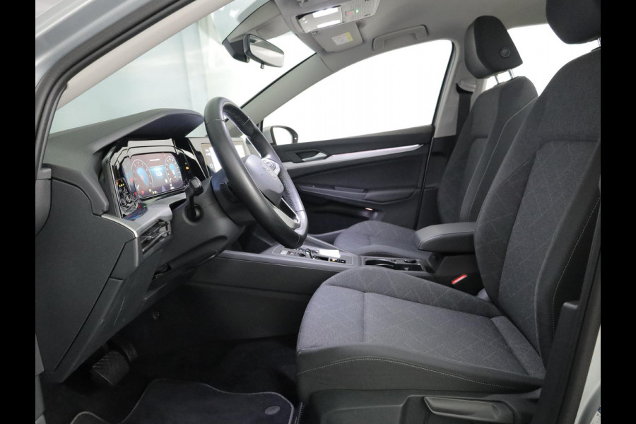 Volkswagen Golf 1.5 eTSI Life VARIANT 150PK DSG | Navigatie | Stoelverwarming | Trekhaak |