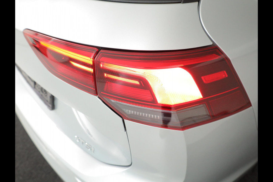 Volkswagen Golf 1.5 eTSI Life VARIANT 150PK DSG | Navigatie | Stoelverwarming | Trekhaak |