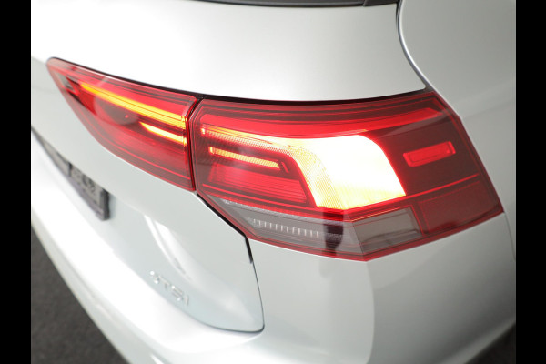 Volkswagen Golf 1.5 eTSI Life VARIANT 150PK DSG | Navigatie | Stoelverwarming | Trekhaak |