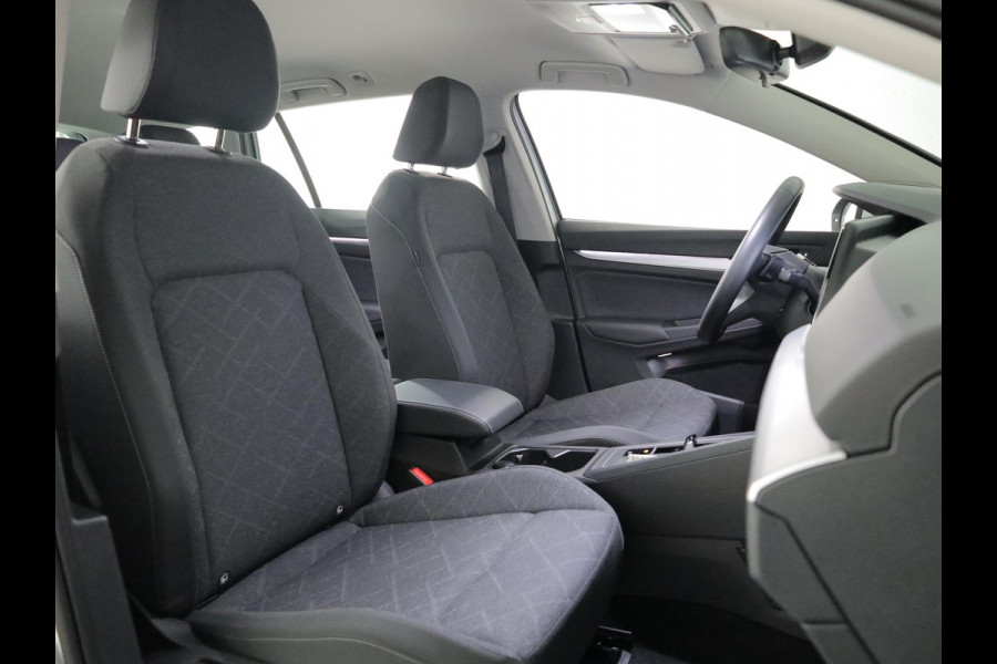 Volkswagen Golf 1.5 eTSI Life VARIANT 150PK DSG | Navigatie | Stoelverwarming | Trekhaak |