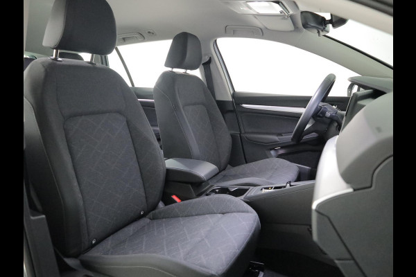 Volkswagen Golf 1.5 eTSI Life VARIANT 150PK DSG | Navigatie | Stoelverwarming | Trekhaak |
