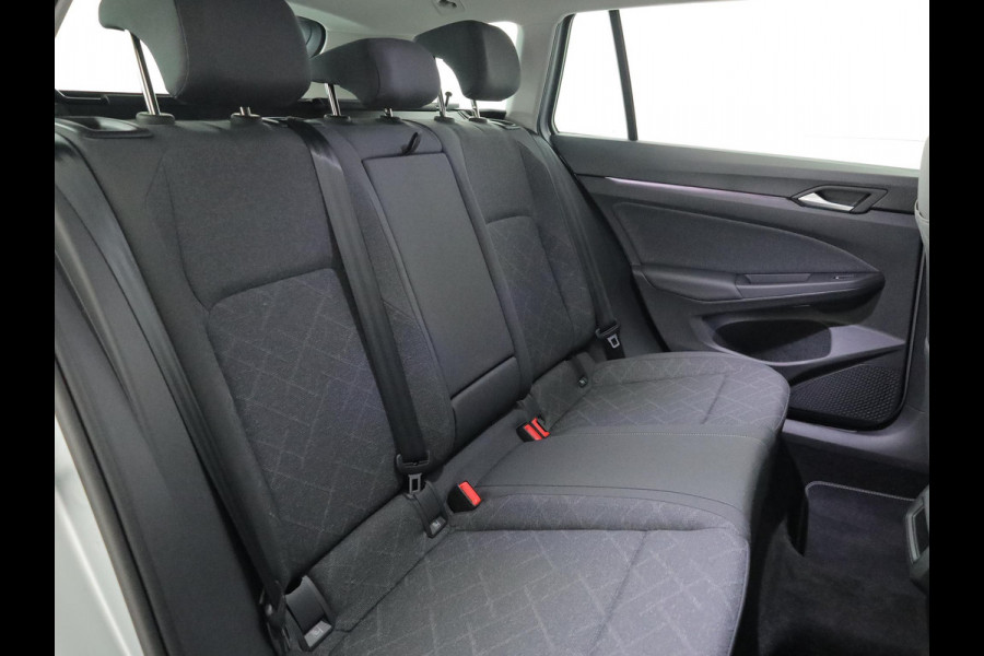 Volkswagen Golf 1.5 eTSI Life VARIANT 150PK DSG | Navigatie | Stoelverwarming | Trekhaak |