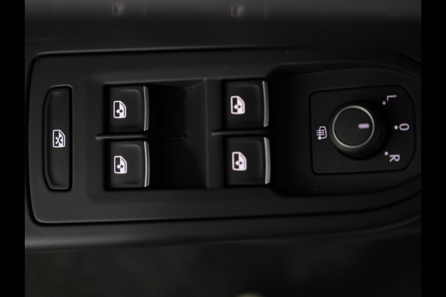 Volkswagen Golf 1.5 eTSI Life VARIANT 150PK DSG | Navigatie | Stoelverwarming | Trekhaak |