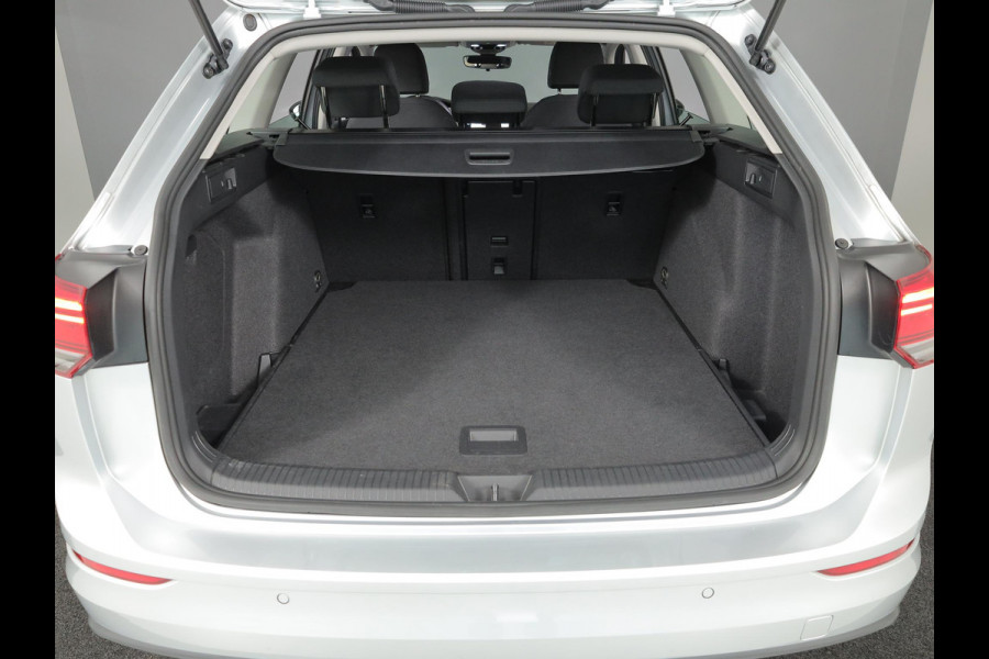 Volkswagen Golf 1.5 eTSI Life VARIANT 150PK DSG | Navigatie | Stoelverwarming | Trekhaak |