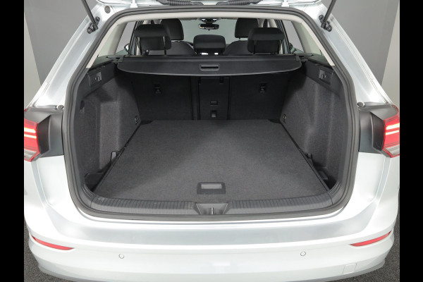 Volkswagen Golf 1.5 eTSI Life VARIANT 150PK DSG | Navigatie | Stoelverwarming | Trekhaak |