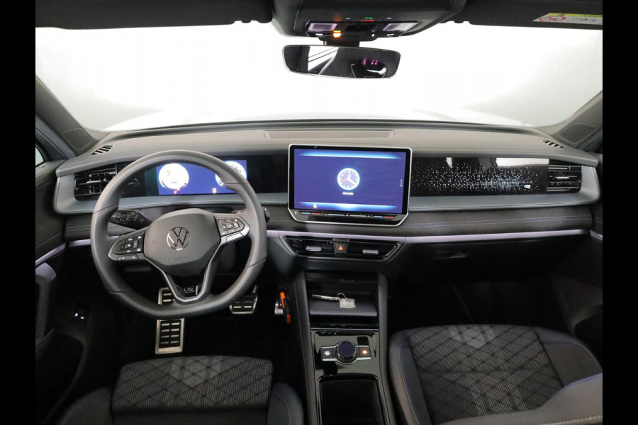 Volkswagen Tayron 1.5 eHybrid R-Line Edition | Private lease vanaf €851 | 204 pk Automaat (DSG) | Verlengde garantie | Navigatie | Panoramadak | Trekhaak (wegklapbaar) | Parkeersensoren (Park assist) | Rondomzicht camera | Stoelverwarming | R-Line |