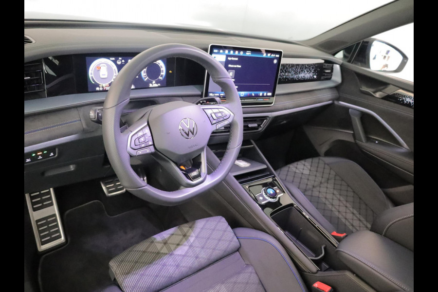 Volkswagen Tayron 1.5 eHybrid R-Line Edition | Private lease vanaf €851 | 204 pk Automaat (DSG) | Verlengde garantie | Navigatie | Panoramadak | Trekhaak (wegklapbaar) | Parkeersensoren (Park assist) | Rondomzicht camera | Stoelverwarming | R-Line |