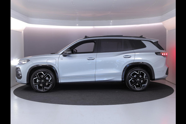 Volkswagen Tayron 1.5 eHybrid R-Line Edition | Private lease vanaf €851 | 204 pk Automaat (DSG) | Verlengde garantie | Navigatie | Panoramadak | Trekhaak (wegklapbaar) | Parkeersensoren (Park assist) | Rondomzicht camera | Stoelverwarming | R-Line |