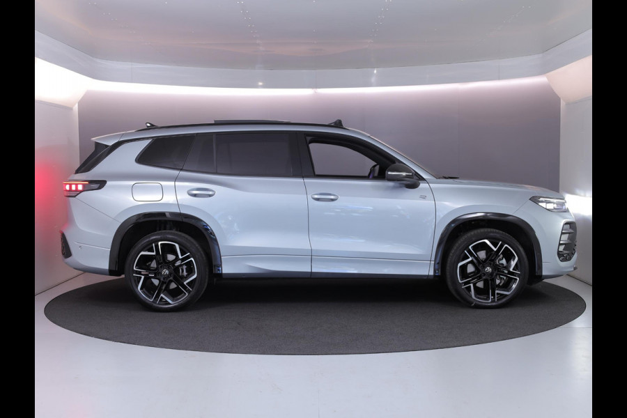 Volkswagen Tayron 1.5 eHybrid R-Line Edition | Private lease vanaf €851 | 204 pk Automaat (DSG) | Verlengde garantie | Navigatie | Panoramadak | Trekhaak (wegklapbaar) | Parkeersensoren (Park assist) | Rondomzicht camera | Stoelverwarming | R-Line |