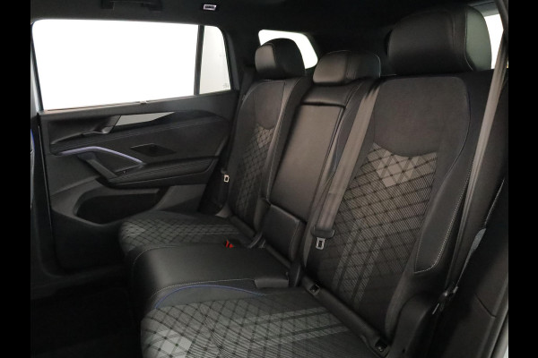 Volkswagen Tayron 1.5 eHybrid R-Line Edition | Private lease vanaf €851 | 204 pk Automaat (DSG) | Verlengde garantie | Navigatie | Panoramadak | Trekhaak (wegklapbaar) | Parkeersensoren (Park assist) | Rondomzicht camera | Stoelverwarming | R-Line |