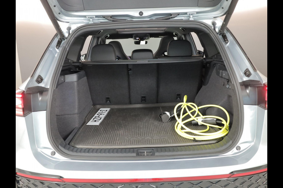 Volkswagen Tayron 1.5 eHybrid R-Line Edition | Private lease vanaf €851 | 204 pk Automaat (DSG) | Verlengde garantie | Navigatie | Panoramadak | Trekhaak (wegklapbaar) | Parkeersensoren (Park assist) | Rondomzicht camera | Stoelverwarming | R-Line |