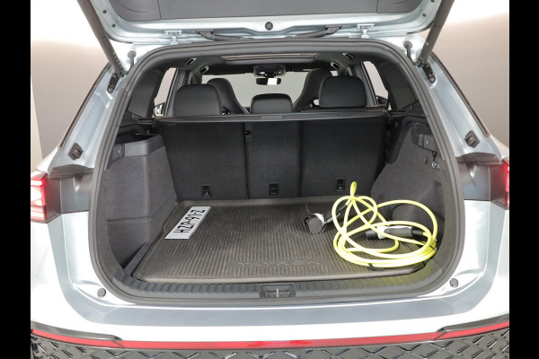 Volkswagen Tayron 1.5 eHybrid R-Line Edition | Private lease vanaf €851 | 204 pk Automaat (DSG) | Verlengde garantie | Navigatie | Panoramadak | Trekhaak (wegklapbaar) | Parkeersensoren (Park assist) | Rondomzicht camera | Stoelverwarming | R-Line |