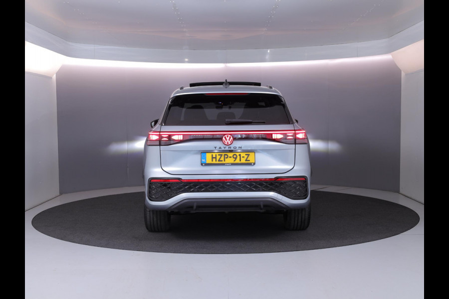 Volkswagen Tayron 1.5 eHybrid R-Line Edition | Private lease vanaf €851 | 204 pk Automaat (DSG) | Verlengde garantie | Navigatie | Panoramadak | Trekhaak (wegklapbaar) | Parkeersensoren (Park assist) | Rondomzicht camera | Stoelverwarming | R-Line |